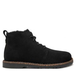 Trzewiki Birkenstock. Czarne botki Birkenstock, bez wzorów, bez obcasa, na płaskiej podeszwie, bez zapięcia. Za 769.99 zł.