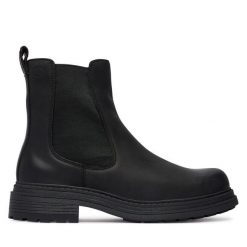 Sztyblety Clarks. Czarne botki Clarks, bez wzorów, bez obcasa, na płaskiej podeszwie, bez zapięcia. Za 569.99 zł.
