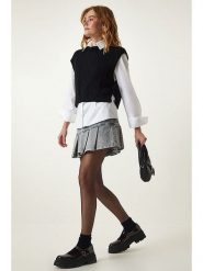 Happiness Istanbul Bezrękawnik w kolorze czarnym rozmiar: S/M. Czarne swetry Happiness Istanbul, m, bez wzorów, ze splotem, bez ramiączek. Za 65.45 zł.