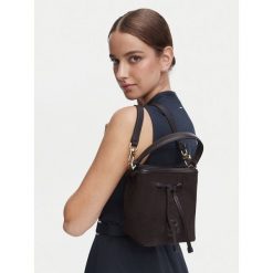 Torebka BOSS. Brązowe torebki klasyczne Boss, bez wzorów, bez dodatków. Za 699.99 zł.