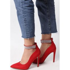 Czerwone Szpilki Everleigh. Czerwone szpilki Born2be, bez wzorów, klasyczne, bez obcasa, na szpilce, bez zapięcia. Za 89.99 zł.