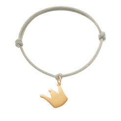 Bransoletka z pozłacaną koroną na grubym perłowym sznurku. Białe bransoletki Lilou, z perłą, pozłacane. Za 159.00 zł.