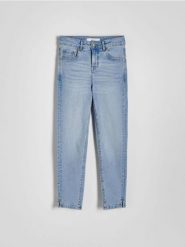 Jeansy slim fit - niebieski. Niebieskie jeansy Reserved, bez wzorów. W wyprzedaży za 39.99 zł.