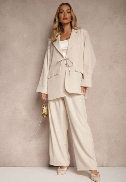 Beżowy Garniturowy Komplet z Wiązaną Marynarką i Prostymi Spodniami Tilinne. Brązowe marynarki i żakiety Renee, uniwersalny, bez wzorów, eleganckie. Za 189.99 zł.
