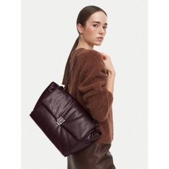 Torebka Calvin Klein. Czerwone torebki klasyczne Calvin Klein, bez wzorów, bez dodatków. Za 649.99 zł.