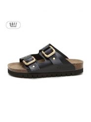 Teegu Skórzane klapki w kolorze czarnym rozmiar: 41. Czarne klapki teegu, bez wzorów, z otwartym noskiem, bez obcasa. Za 195.99 zł.