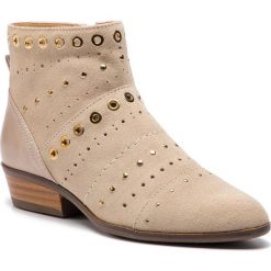 Botki GEOX - D Kennity C D723ZC 022LC C6738 Lt Taupe. Brązowe botki Geox, bez wzorów, ze skóry, bez obcasa, na obcasie, bez zapięcia. W wyprzedaży za 339.00 zł.