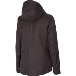 Kurtka narciarska damska KUDN005z - czarny. Czarne kurtki narciarskie 4f, m, bez wzorów, z materiału, z kapturem, narciarskie. W wyprzedaży za 199.99 zł.