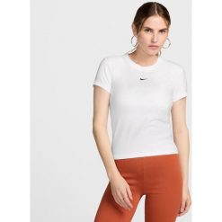 Koszulka treningowa damska Nike FV5508100. Białe koszulki sportowe Nike, bez wzorów, z bawełny, bez ramiączek. Za 194.00 zł.