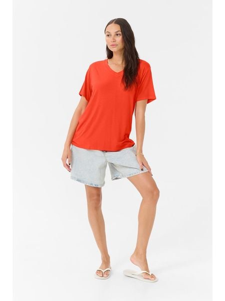 Kaffe Koszulka w kolorze czerwonym rozmiar: M. Czerwone bluzki Kaffe, m, bez wzorów, z wiskozy, klasyczne, bez kołnierzyka, bez ramiączek. Za 65.85 zł.