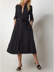 Milan Kiss Sukienka w kolorze czarnym rozmiar: S. Czarne sukienki Milan Kiss, s, bez wzorów, z tkaniny, bez kołnierzyka, bez ramiączek, midi. Za 173.99 zł.