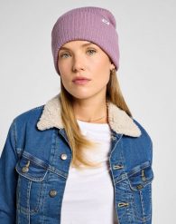 LEE RIBBED BEANIE DAMSKA CZAPKA ZIMOWA CIEPŁA PRETTY PLUM 112358334 LW81016297. Czapki Lee, bez wzorów. Za 79.99 zł.