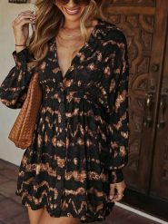 Milan Kiss Sukienka w kolorze czarnym rozmiar: S. Czarne sukienki Milan Kiss, s, bez wzorów, z wiskozy, bez kołnierzyka, bez ramiączek, mini. Za 165.71 zł.