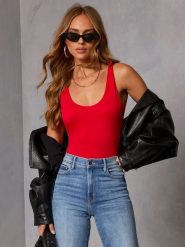 Milan Kiss Top w kolorze czerwonym rozmiar: L. Czerwone topy Milan Kiss, l, bez wzorów, bez kołnierzyka, bez ramiączek. Za 120.95 zł.