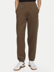 Reebok Spodnie dresowe Reebok x Ewa Chodakowska RK25981CCW Brązowy Regular Fit. Brązowe spodnie dresowe Reebok, xs, bez wzorów, z dresówki. Za 179.99 zł.
