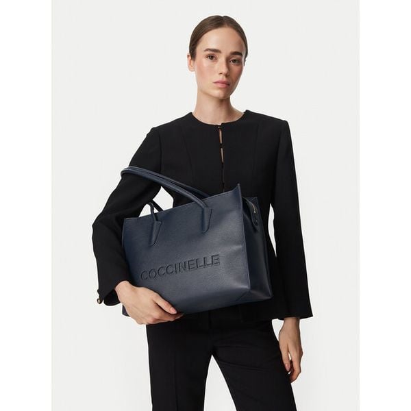 Torebka Coccinelle. Niebieskie shopper Coccinelle, bez wzorów, bez dodatków. Za 1,449.00 zł.