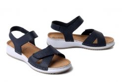 Inblu SD-1KU 004 Granatowy, sandały damskie. Niebieskie sandały Inblu, bez wzorów, ze skóry, bez obcasa, bez zapięcia. Za 116.90 zł.