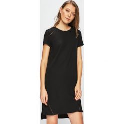 Trussardi Jeans - Sukienka. Czarne sukienki Trussardi Jeans, na co dzień, bez wzorów, z elastanu, casualowe, bez kołnierzyka, bez ramiączek, mini, proste. W wyprzedaży za 379.90 zł.