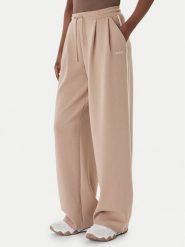 Guess Spodnie dresowe V6GB01 K2914 Beżowy Wide Leg. Brązowe spodnie dresowe Guess, s, z aplikacjami, z dresówki. Za 434.99 zł.