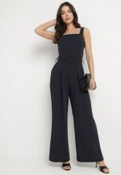 Granatowy Taliowany Kombinezon z Ozdobnym Paskiem i Klamrą Doloriela. Niebieskie sukienki Born2be, l, bez wzorów, eleganckie, bez kołnierzyka, bez ramiączek. Za 139.99 zł.