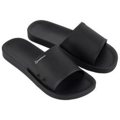 Japonki damskie Ipanema Anat Classic. Czarne klapki Ipanema, bez wzorów, z gumy, bez obcasa. Za 109.99 zł.