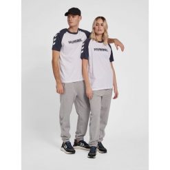 Koszulka Hummel Legacy Blocked. Białe bluzki Hummel, bez wzorów, sportowe, bez kołnierzyka, bez ramiączek. Za 130.50 zł.