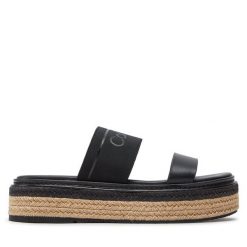 Klapki Calvin Klein. Czarne klapki Calvin Klein, bez wzorów, bez obcasa. Za 649.99 zł.