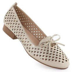 Półbuty damskie lordsy ażurowe złote Jezzi 222-5. Żółte lordsy Jezzi, w ażurowe wzory, ze skóry ekologicznej, bez obcasa, bez zapięcia. Za 169.99 zł.