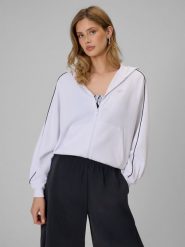 4F Bluza dresowa regular z kapturem damska - biała XS. Białe bluzy 4f, xs, bez wzorów, z dresówki, z kapturem. Za 179.99 zł.
