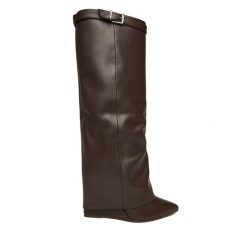 Kozaki Steve Madden. Brązowe kozaki Steve Madden, bez obcasa, na koturnie, bez zapięcia. Za 1,099.00 zł.