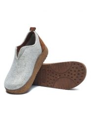 Comfortfusse Wełniane kapcie w kolorze szarym rozmiar: 37. Szare obuwie domowe Comfortfüße, bez wzorów, z materiału, z okrągłym noskiem, bez zapięcia. Za 252.99 zł.