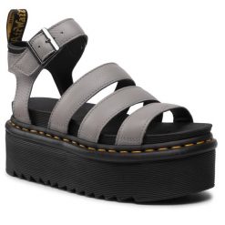Sandały Dr. Martens. Szare sandały Dr. Martens, bez wzorów, bez obcasa, na koturnie, bez zapięcia. Za 499.99 zł.