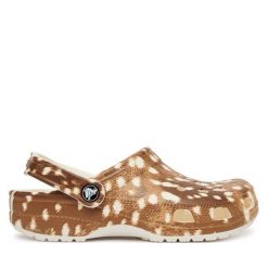 Klapki Crocs. Brązowe klapki Crocs, bez wzorów, bez obcasa. Za 259.99 zł.