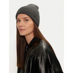 Czapka Calvin Klein. Szare czapki Calvin Klein, bez wzorów. Za 239.99 zł.