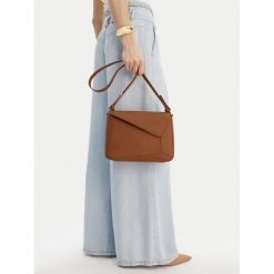 Torebka GINO ROSSI. Brązowe torebki klasyczne Gino Rossi, bez wzorów, bez dodatków. Za 199.99 zł.