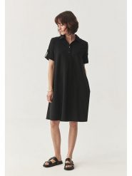 TATUUM Sukienka w kolorze czarnym rozmiar: S. Czarne sukienki Tatuum, s, bez wzorów, bez kołnierzyka, bez ramiączek, midi. Za 209.95 zł.