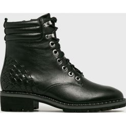 Caprice - Botki. Czarne botki Caprice, bez wzorów, z materiału, z okrągłym noskiem, bez obcasa, bez zapięcia. W wyprzedaży za 329.90 zł.