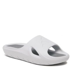 Klapki adidas. Szare klapki Adidas, bez wzorów, bez obcasa. Za 139.99 zł.