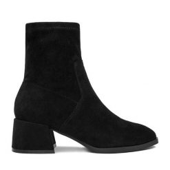 Botki JENNY. Czarne botki Jenny, bez wzorów, bez obcasa, na słupku, bez zapięcia. Za 169.99 zł.