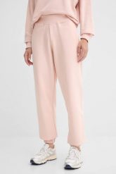 GUESS Różowe dresowe damskie spodnie Primula. Czerwone spodnie dresowe Guess, s, z aplikacjami, z dresówki. W wyprzedaży za 239.99 zł.