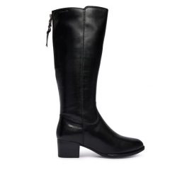 Kozaki Tamaris. Czarne kozaki Tamaris, bez obcasa, na słupku, bez zapięcia. Za 689.99 zł.