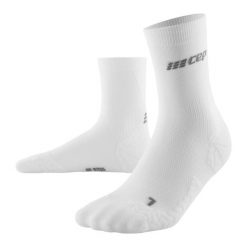 Skarpety kompresyjne sportowe damskie CEP Ultralight krótkie. Białe skarpety CEP, bez wzorów, z materiału. Za 74.00 zł.