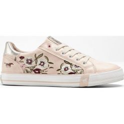 Sneakersy Mustang bonprix dymny różowy. Czerwone obuwie sportowe bonprix, bez zapięcia. Za 189.99 zł.