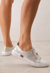 Złote Tenisówki ze Skóry Naturalnej z Metalicznym Połyskiem Lamisa. Żółte trampki Born2be, bez wzorów, z dzianiny, bez zapięcia. Za 199.99 zł.