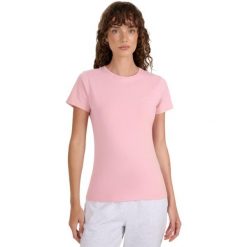 Koszulka damska 4F F2255 jasny róż 4FWMM00TTSHF2255 56S. Czerwone bluzki 4f, s, bez wzorów, z bawełny, sportowe, bez kołnierzyka, bez ramiączek. Za 29.90 zł.
