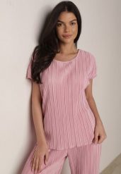 Różowa Bluzka na Krótki Rękaw z Plisowanej Tkaniny Undirea. Czerwone bluzki Born2be, uniwersalny, bez wzorów, z jeansu, biznesowe, bez kołnierzyka, bez ramiączek. Za 39.99 zł.