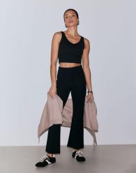 Damskie legginsy z mieszanki modalu, rozszerzane, wysoki stan Luxe czarne. Czarne legginsy AIM'N, bez wzorów, z elastanu, z podwyższonym stanem. Za 424.00 zł.