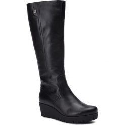 Kozaki LASOCKI SM-BALEA-06. Czarne kozaki Lasocki, ze skóry, bez obcasa, bez zapięcia. Za 399.99 zł.