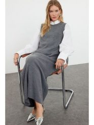 Trendyol Sukienka w kolorze szarym rozmiar: XL. Szare sukienki Trendyol, xl, bez wzorów, bez kołnierzyka, bez ramiączek, maxi. Za 100.99 zł.