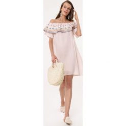 Jasnoróżowa Sukienka Undermines. Sukienki Born2be, na lato, l, bez wzorów, z bawełny, bez kołnierzyka, bez ramiączek, mini. Za 49.99 zł.